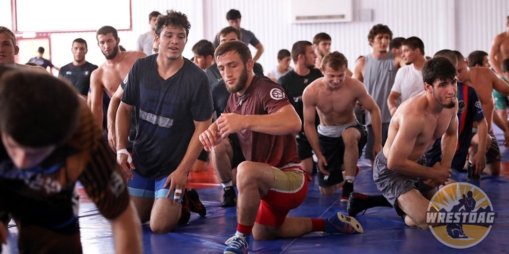 Более 70 дагестанских борцов выступят на молодежном чемпионате России