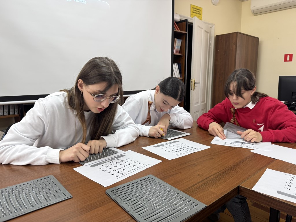 В Махачкале презентовали уникальную тактильную звуковую карту о достопримечательностях Дагестана