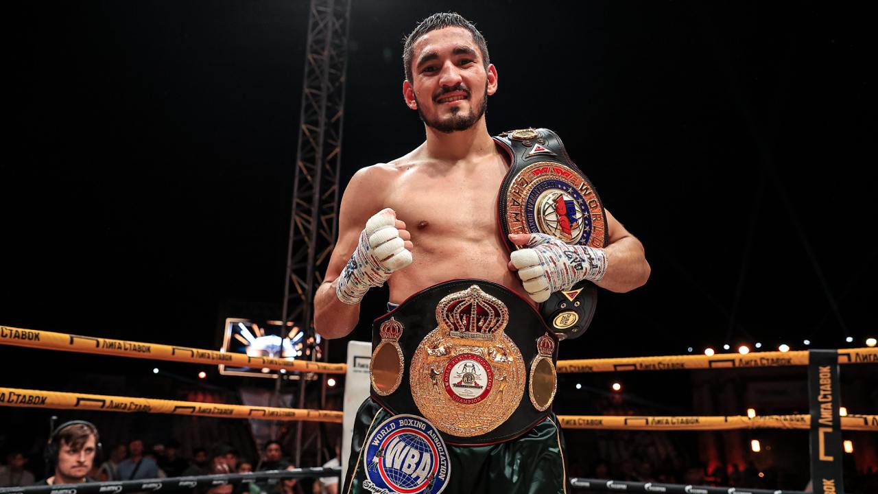 Альберт Батыргазиев отстоял титулы чемпиона WBA и IBA