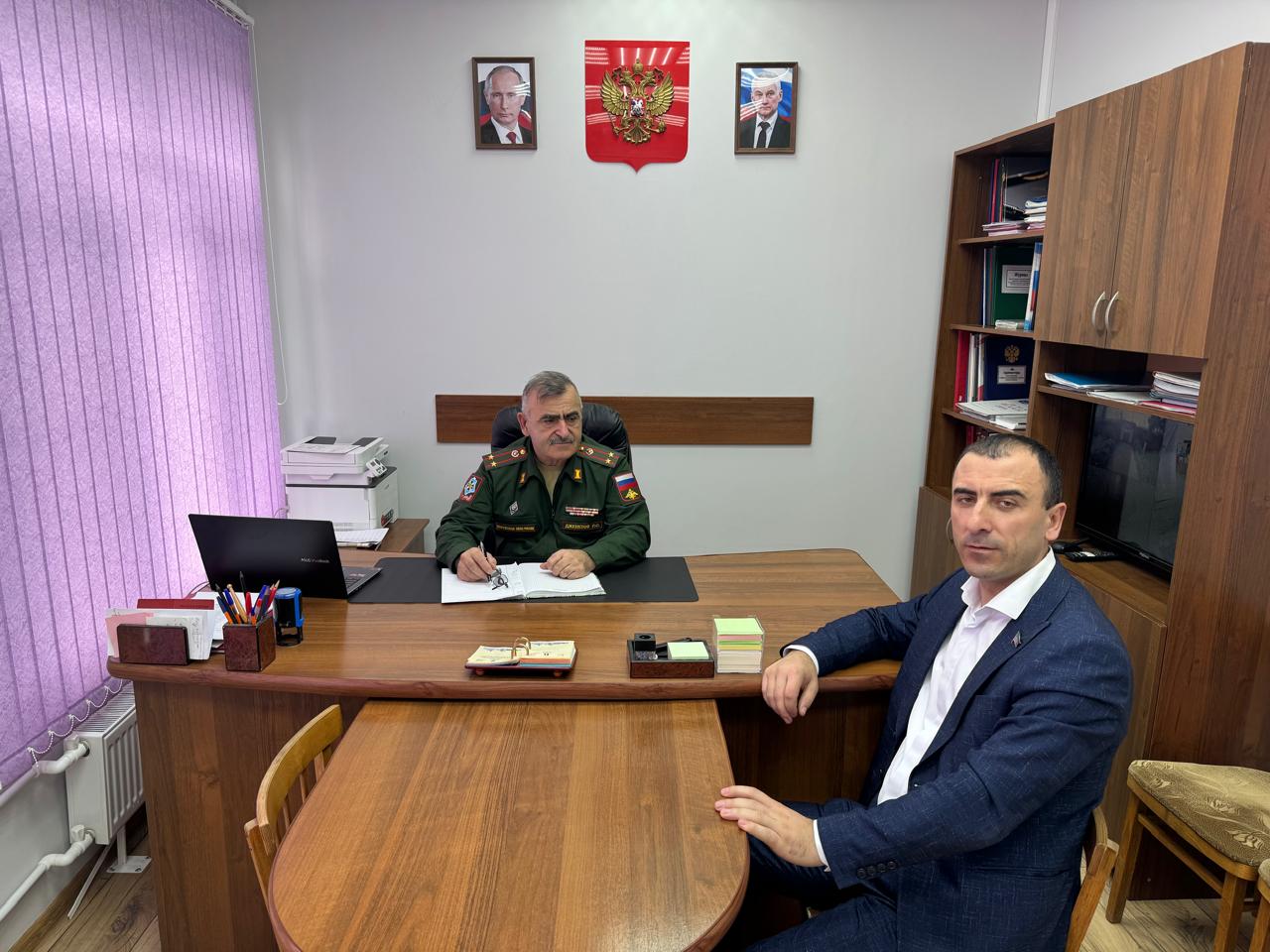 Депутат Девлетхан Алиев обсудил вопросы призывной кампании с военкомом Курахского района
