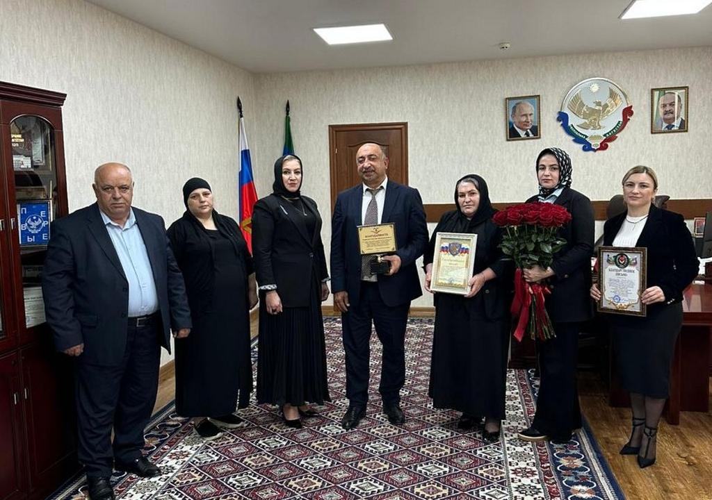 Глава Кумторкалинского района отмечен благодарностью сообщества «Сила матерей»