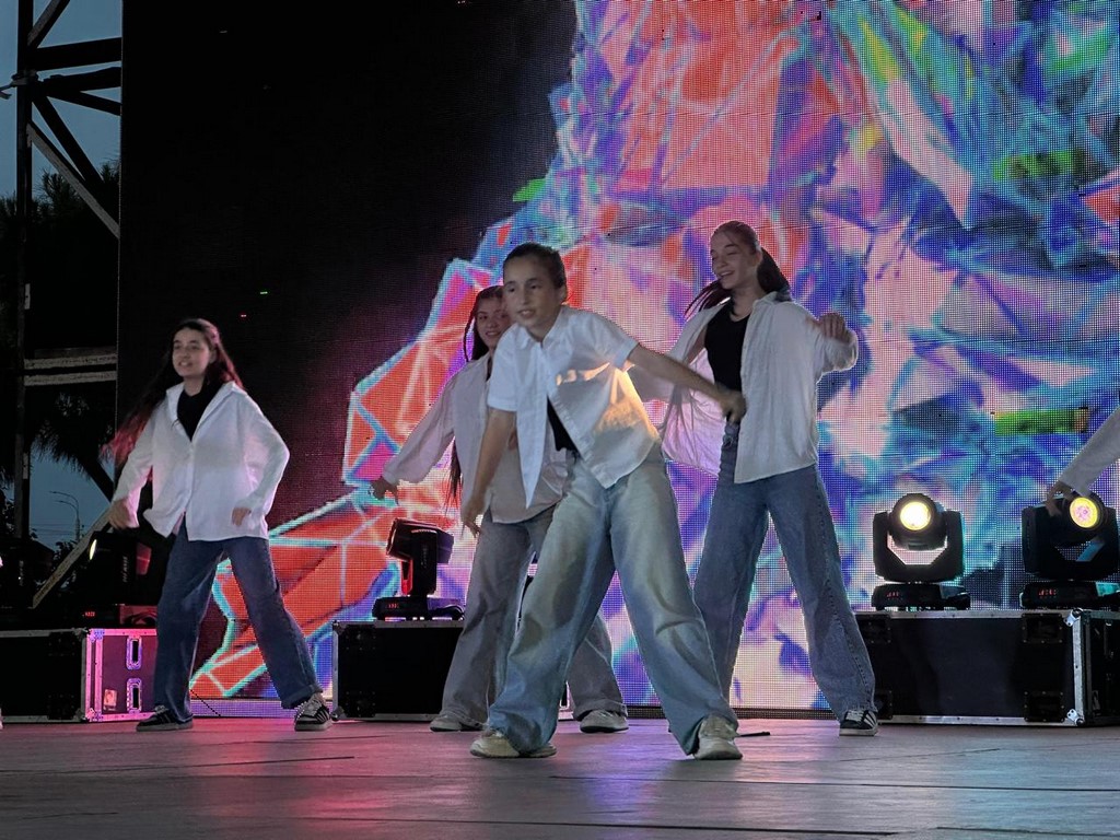 Праздничный концерт ко Дню России организовали в дагестанском Каспийске