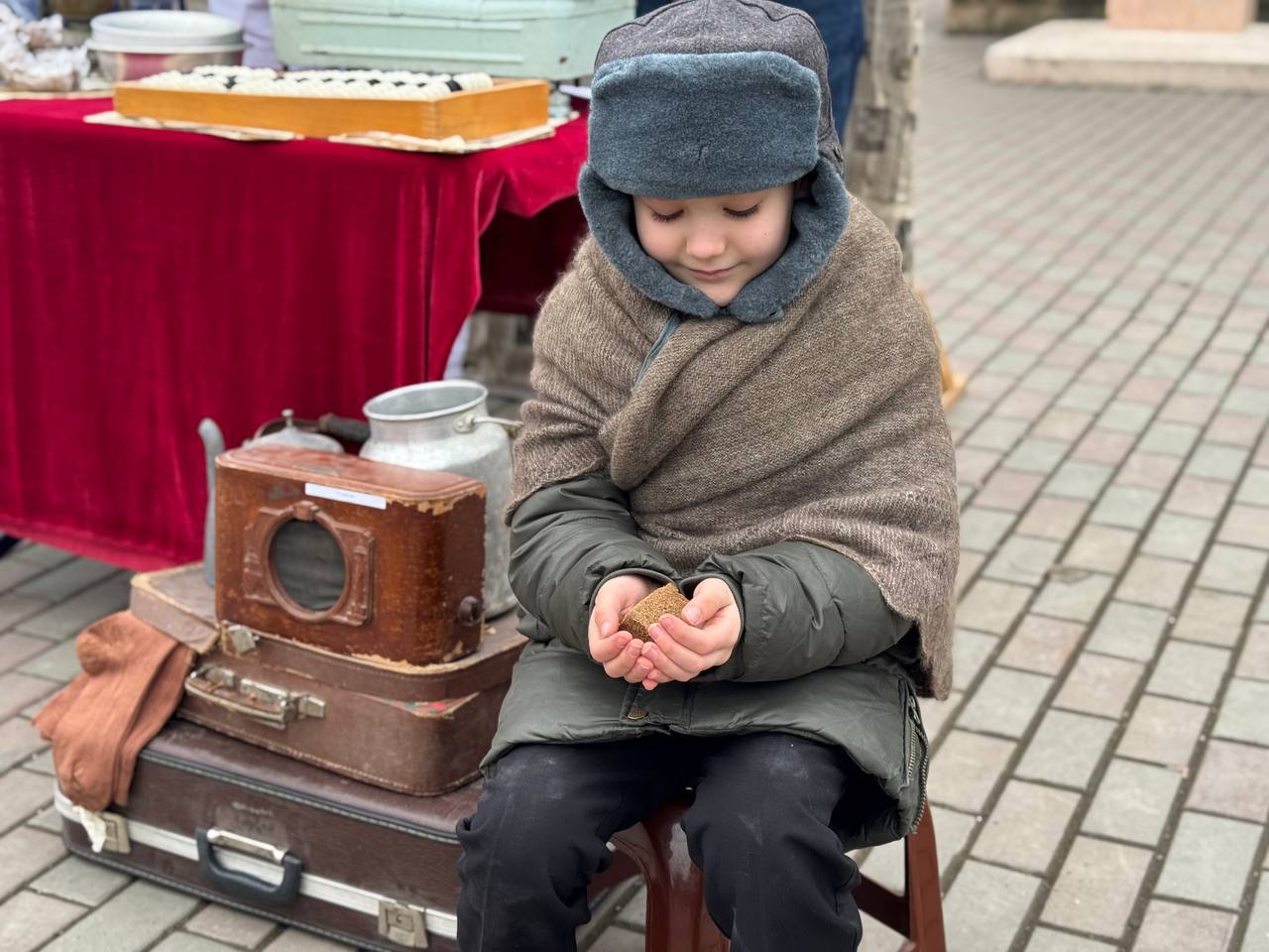 «Движение первых» Дагестана присоединилось ко всероссийской акции «Блокадной вечности страницы»