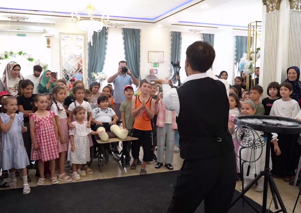 В Хасавюрте 250 будущих первоклассников получили помощь в рамках акции «Собери ребенка в школу»