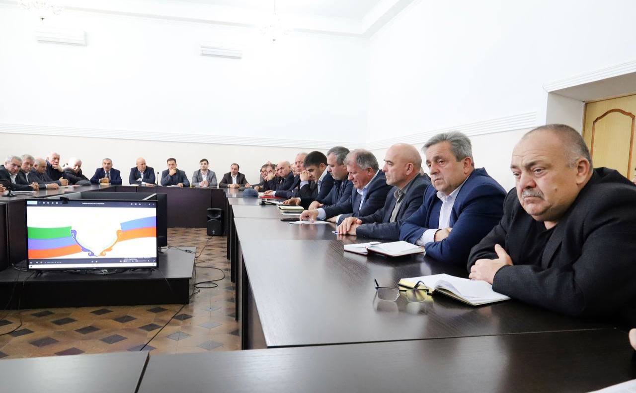 Глава Табасаранского района Магомед Курбанов провел координационное совещание