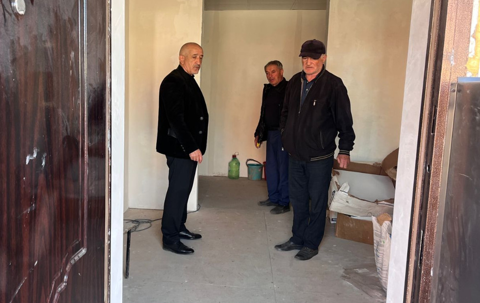 Магомед Абдулкадиров проинспектировал ход капитального ремонта врачебной амбулатории в селе Кища