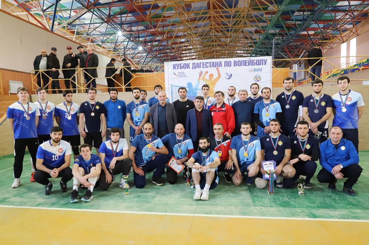 Волейбольный турнир памяти Мирзы Калукского выиграла команда Хасавюртовского района