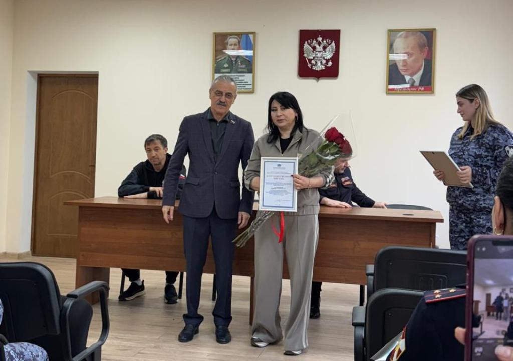 Нурбаганд Нурбагандов вручил благодарности сотрудникам Управления вневедомственной охраны Росгвардии в Махачкале