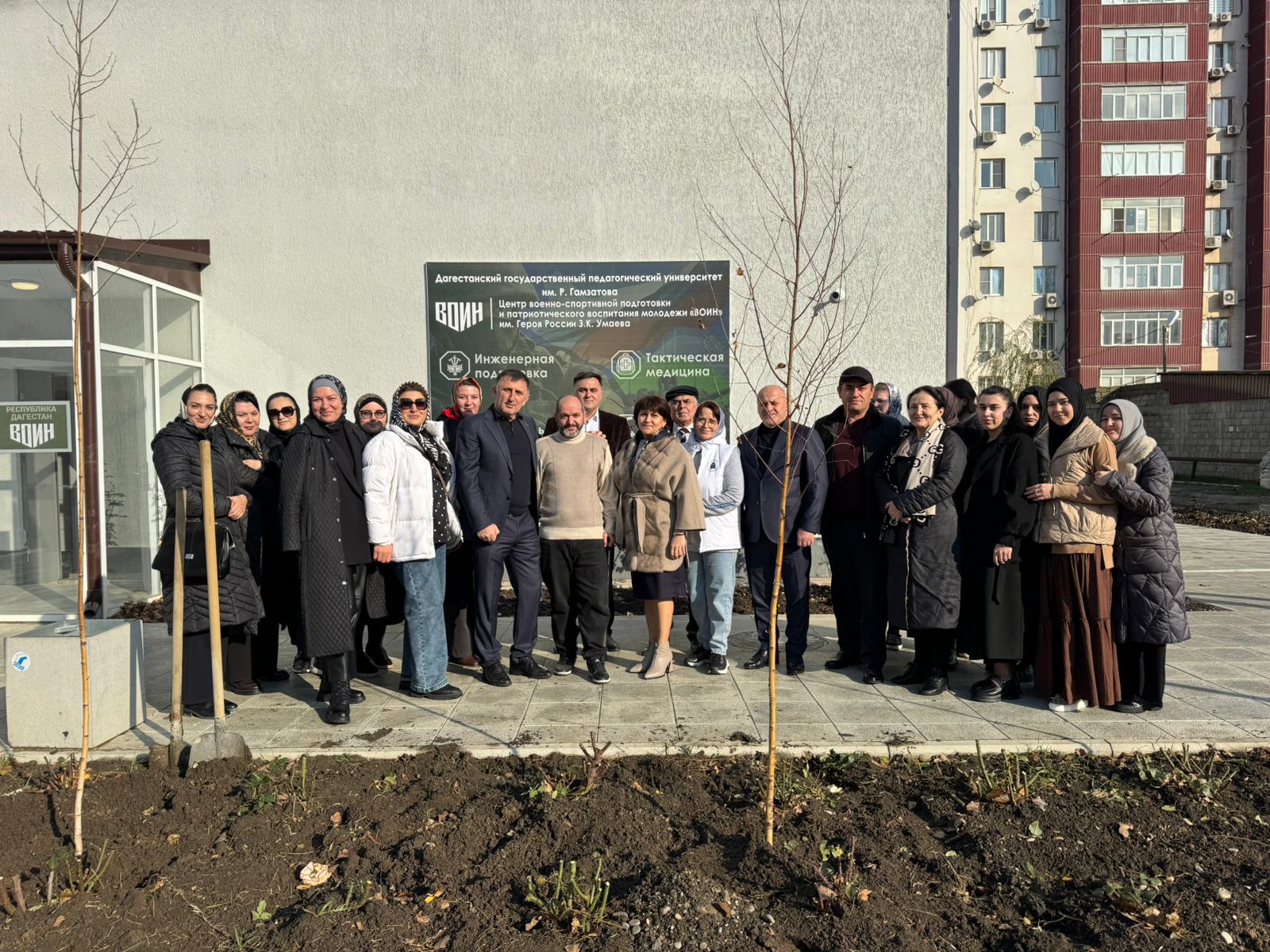 Посадка деревьев на Аллее Героев прошла в ДГПУ имени Расула Гамзатова