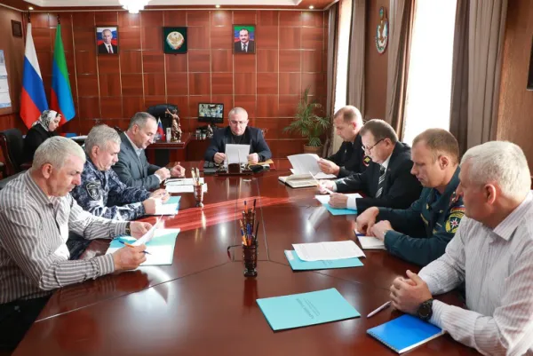 Вопросы обеспечения безопасности во время новогодних выходных обсудили в Казбековском районе