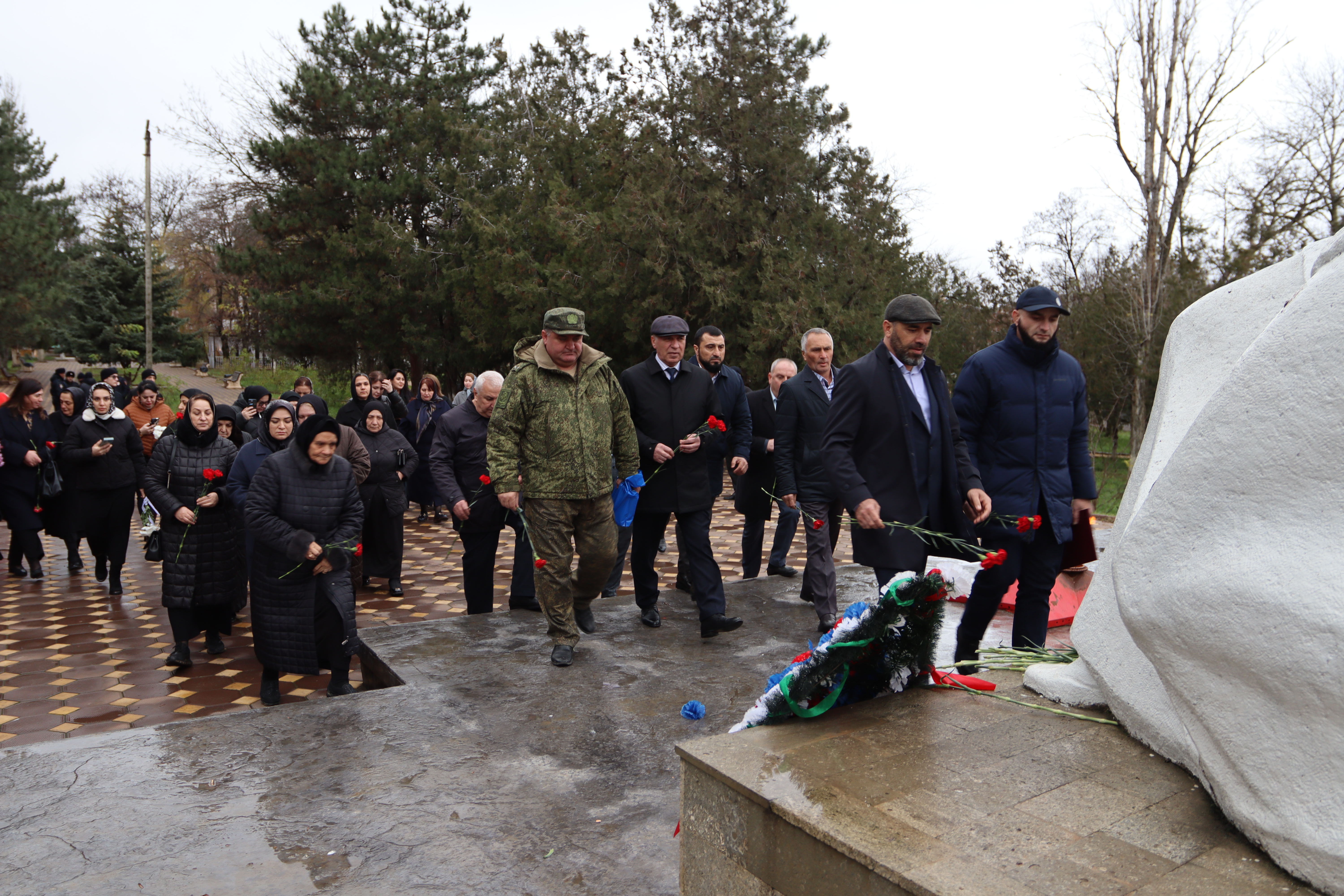 В Буйнакске прошли мероприятия ко Дню Героев Отечества