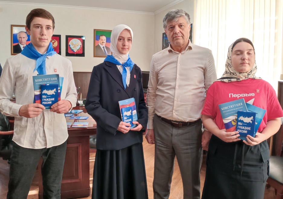 Юные граждане Гунибского района получили паспорта из рук главы муниципалитета