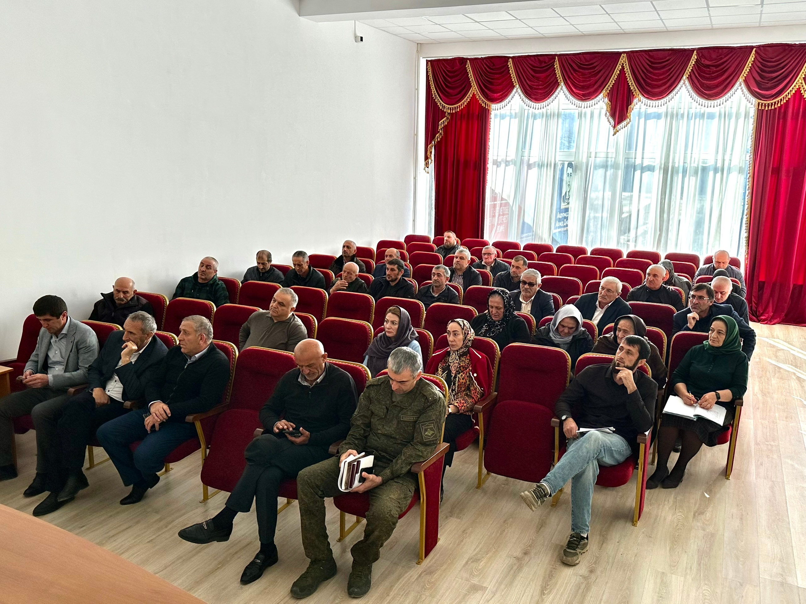 Подготовку к осенне-зимнему периоду обсудили в Чародинском районе