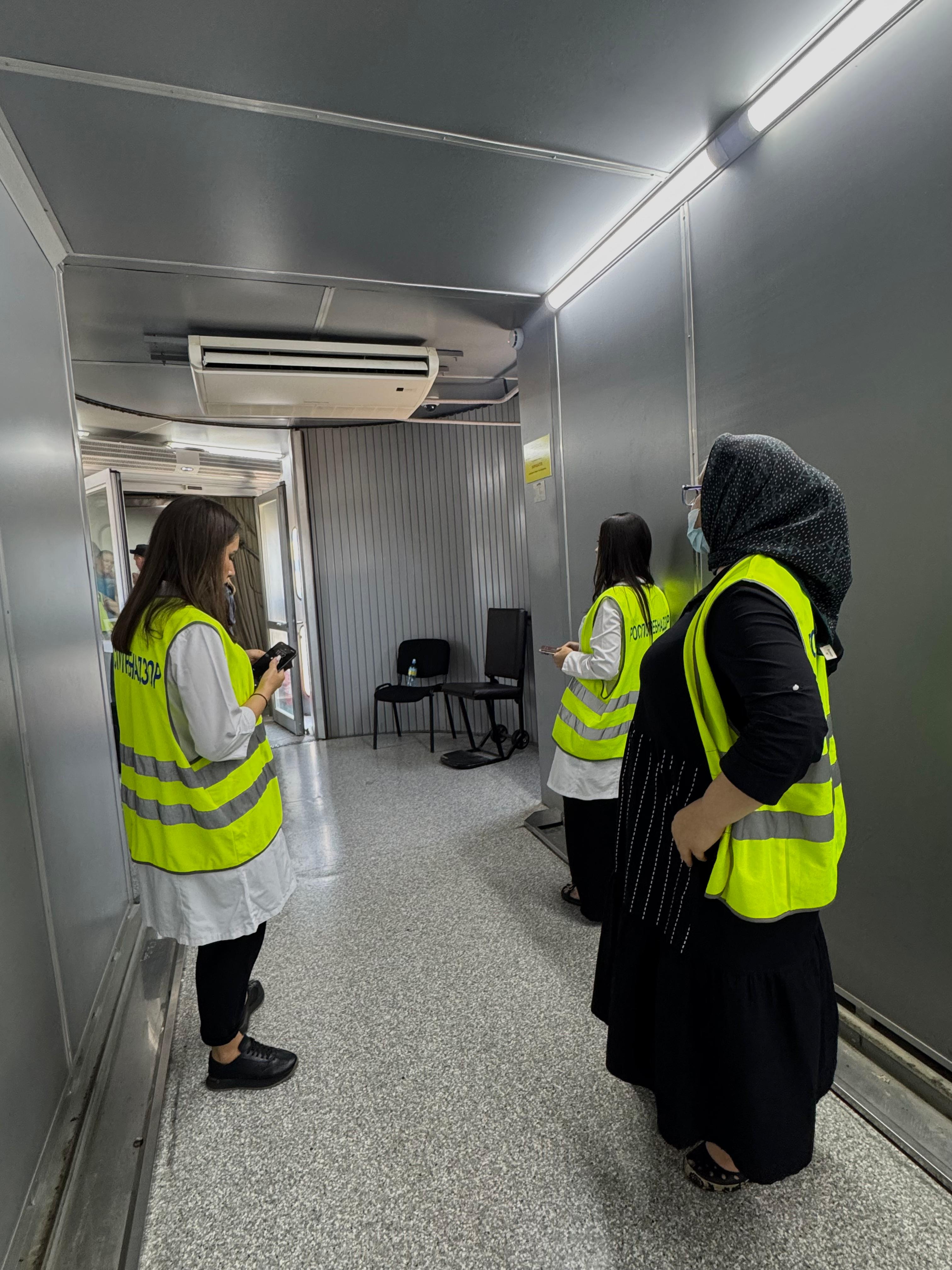 Студенты-медики ДГМУ отработали противоэпидемические мероприятия в аэропорту