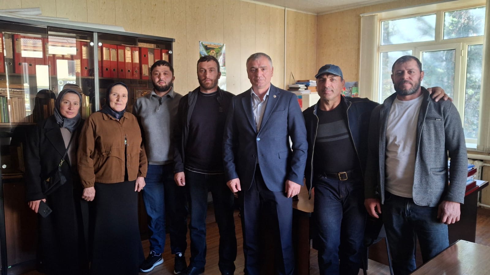 Власти Тляратинского района встретились с активом села Хадиял