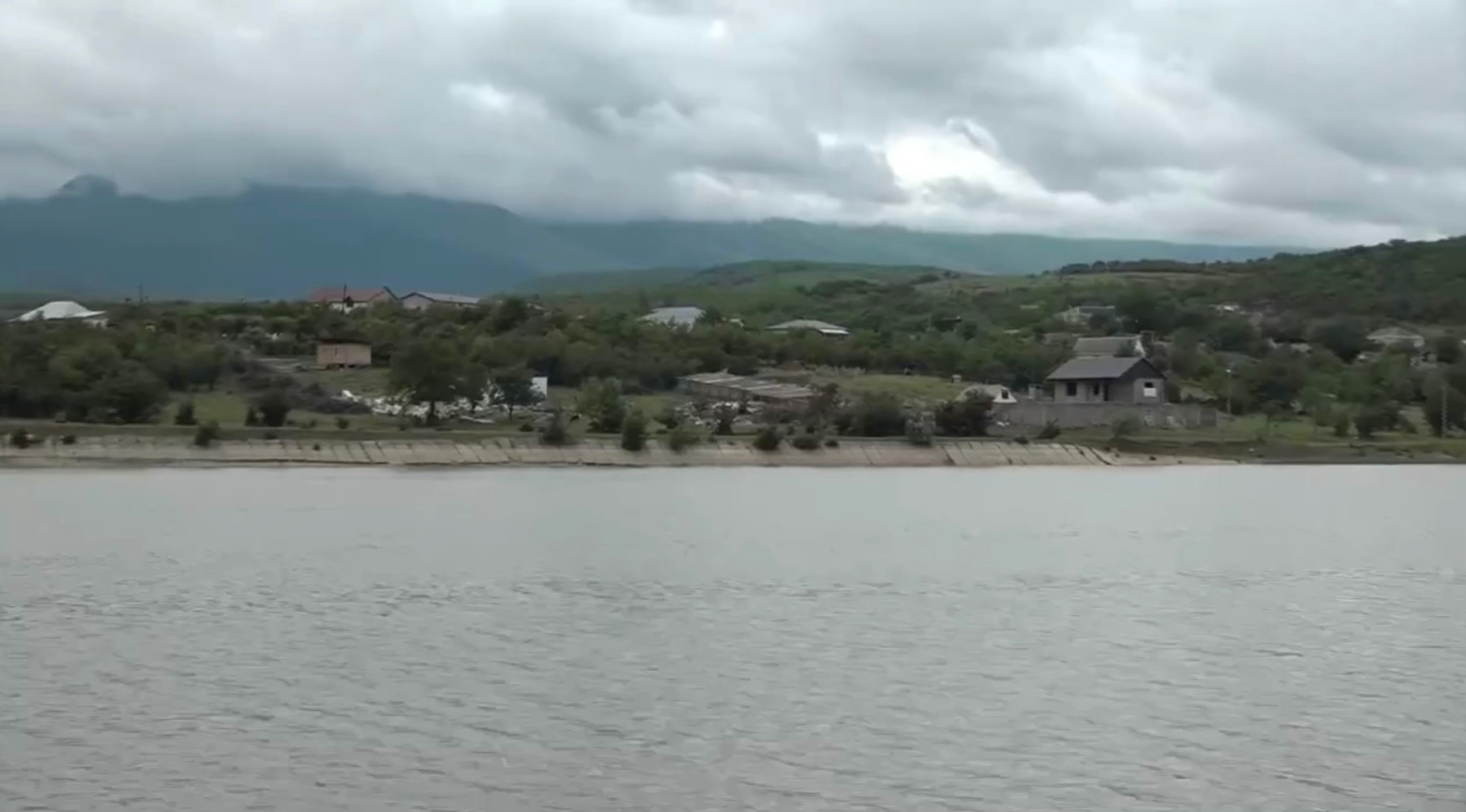 Глава города Буйнакска Махач Абдулмуслимов проинспектировал состояние Комсомольского озера