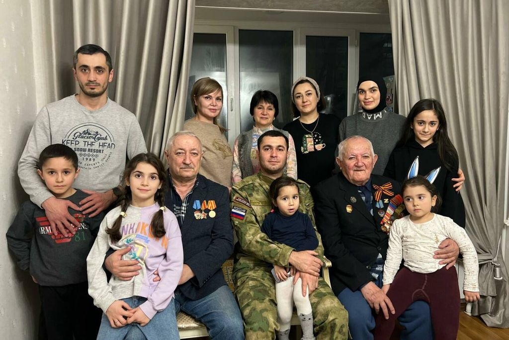 Глава Табасаранского района поздравил с 92-летием профессора Нугутдина Исмаилова