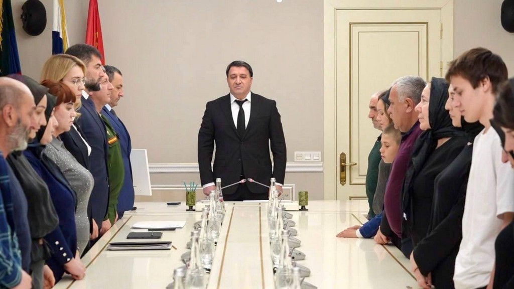 Глава Махачкалы провел встречу с родными военнослужащих, погибших в ходе СВО