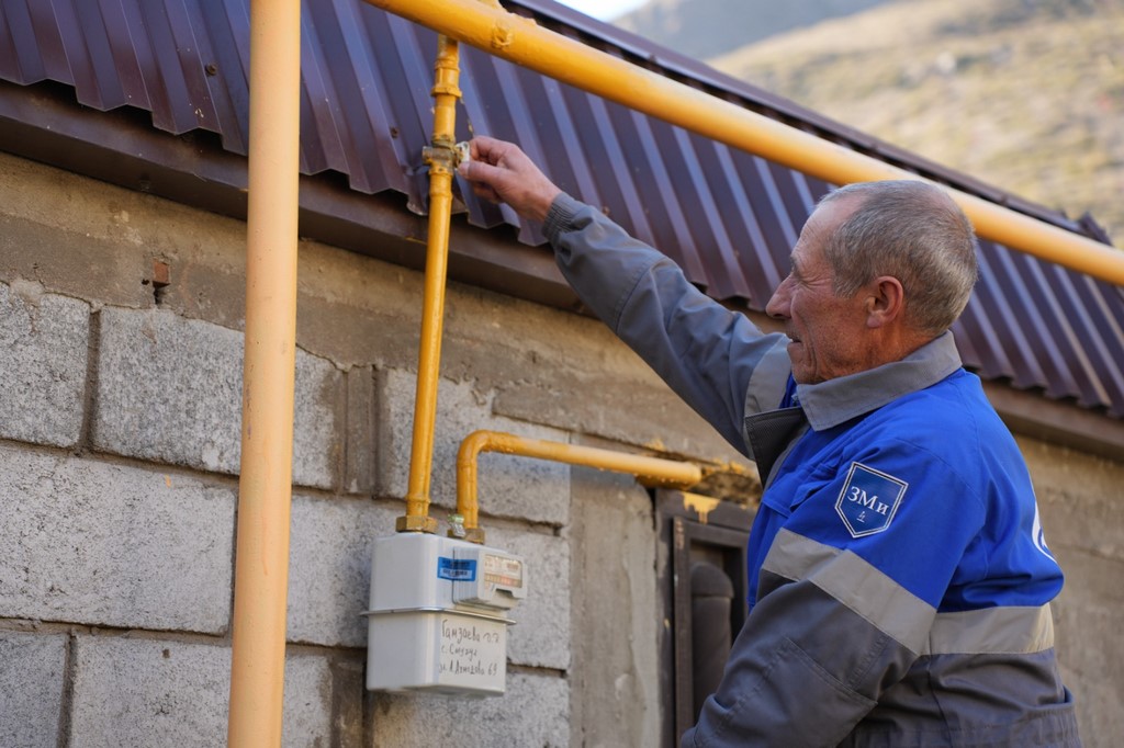 Первые домовладения подключили к газу в высокогорном селе Смугул