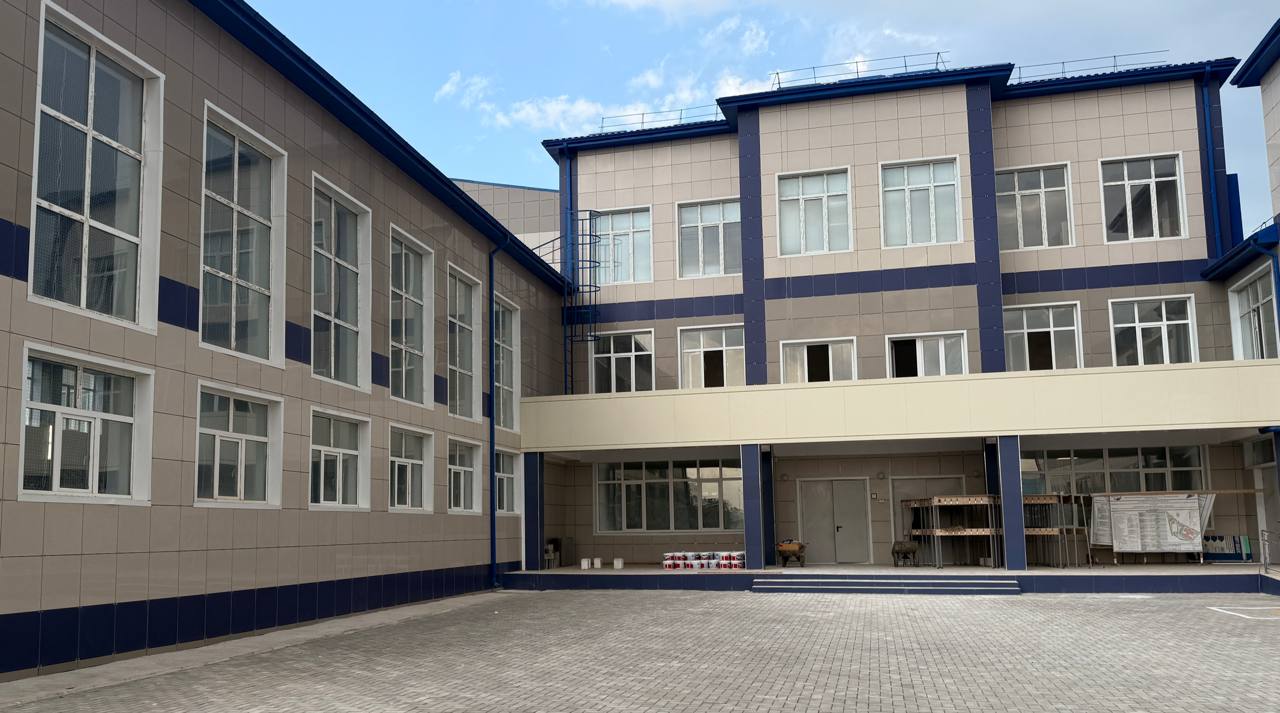 Глава Минстроя Дагестана проверил ход строительства школы в Каякентском районе