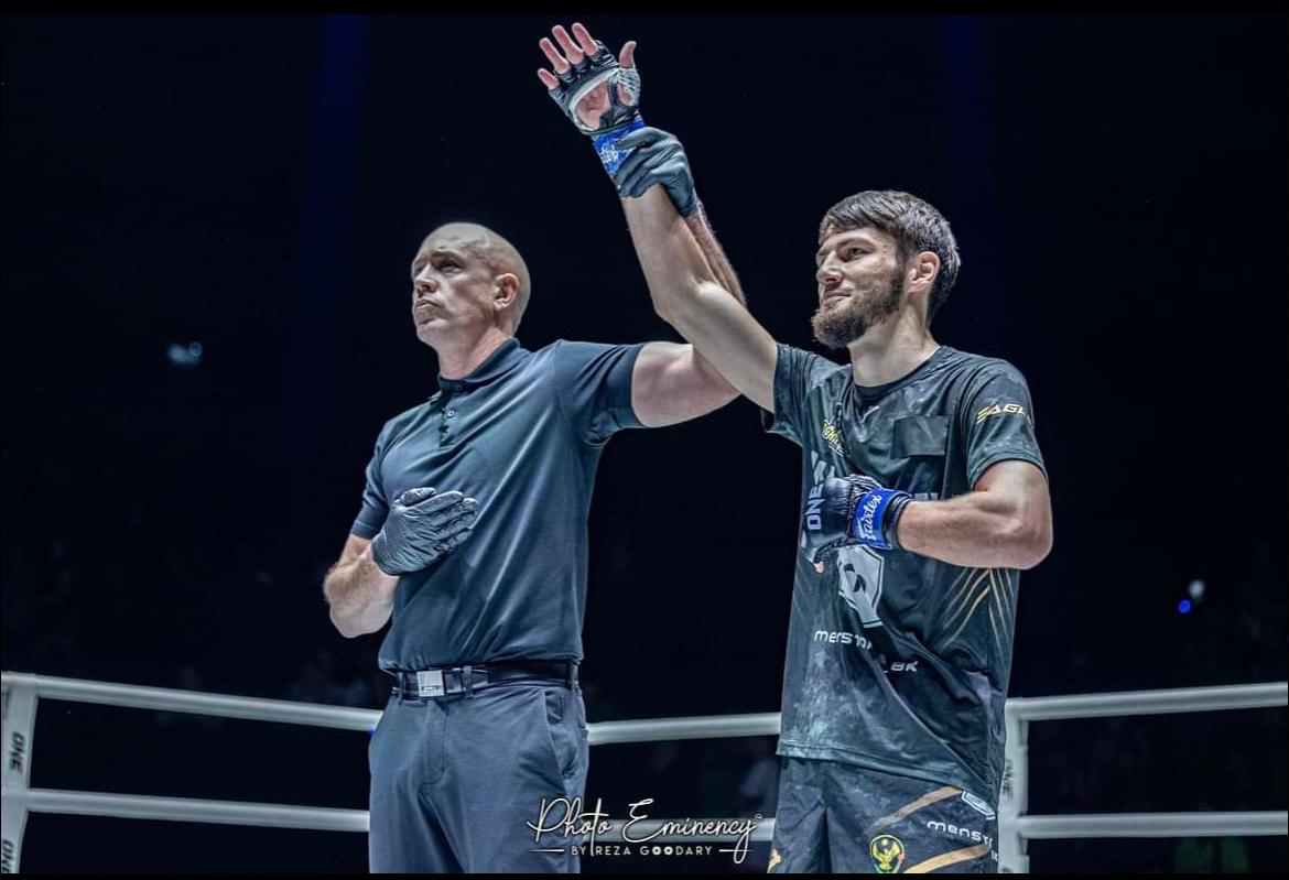 Боец Асадула Имангазалиев одержал очередную победу на турнире ONE