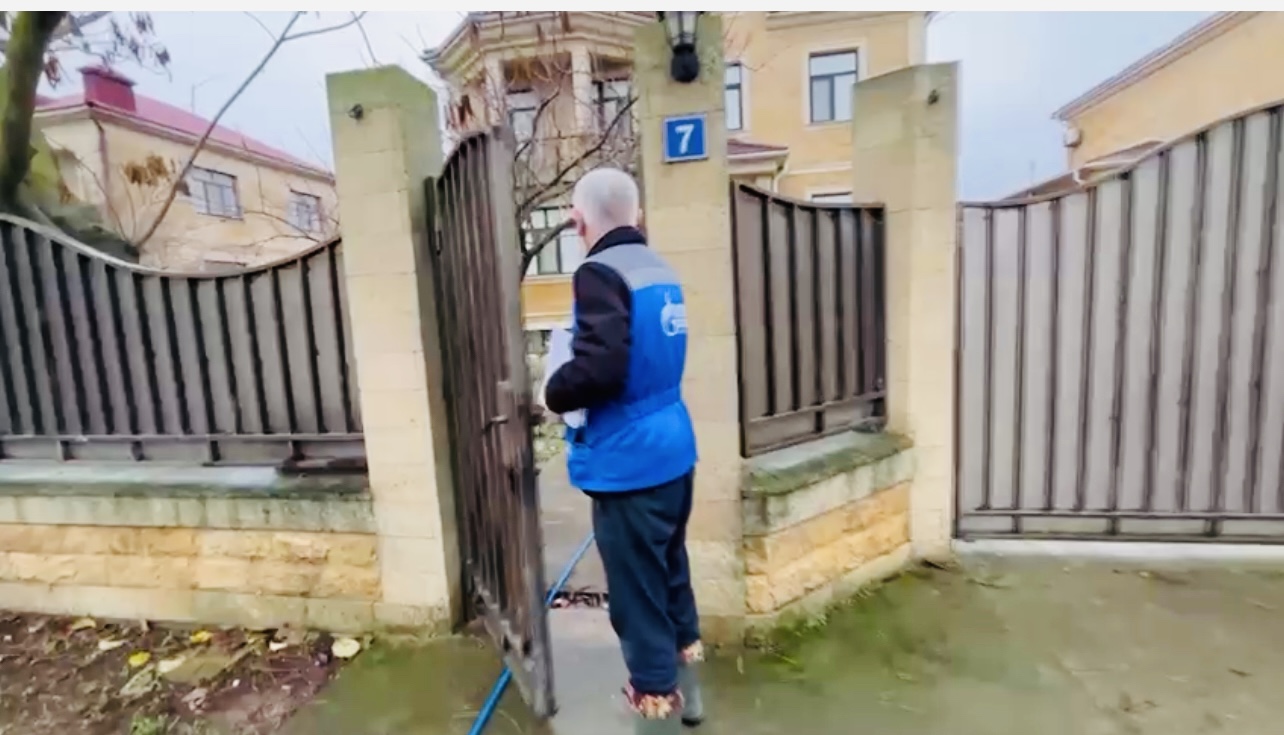 Газовики наведались к должникам элитных дачных поселков Махачкалы