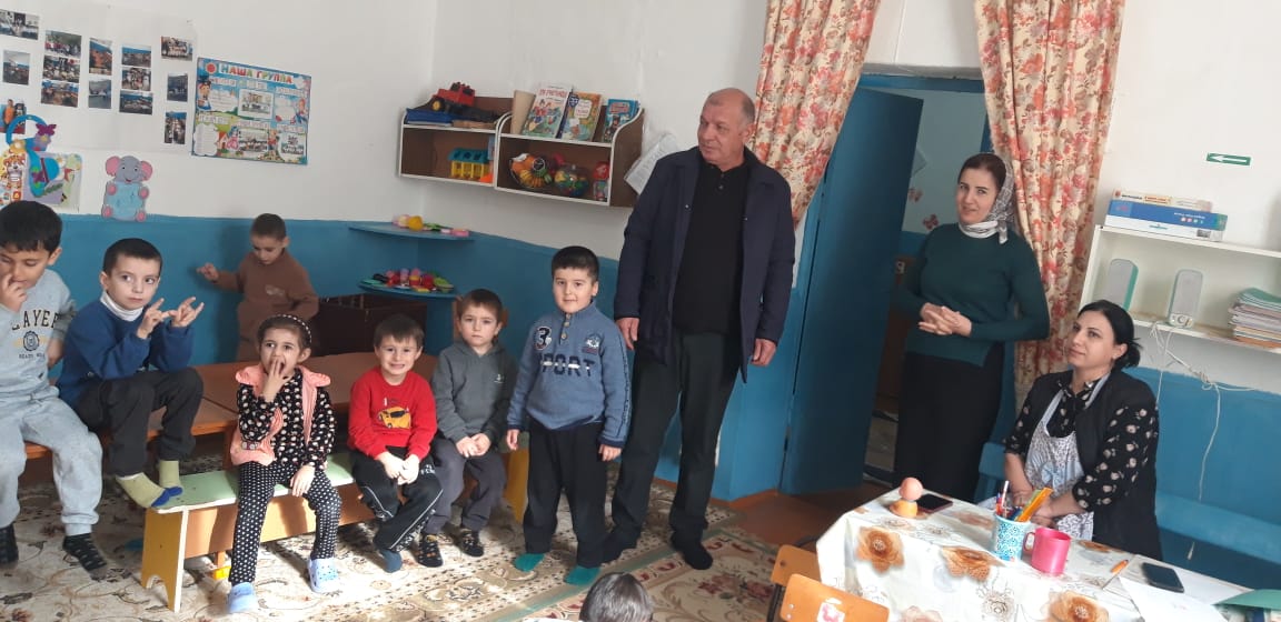 Глава Курахского района проверил работу детсада «Ласточка»