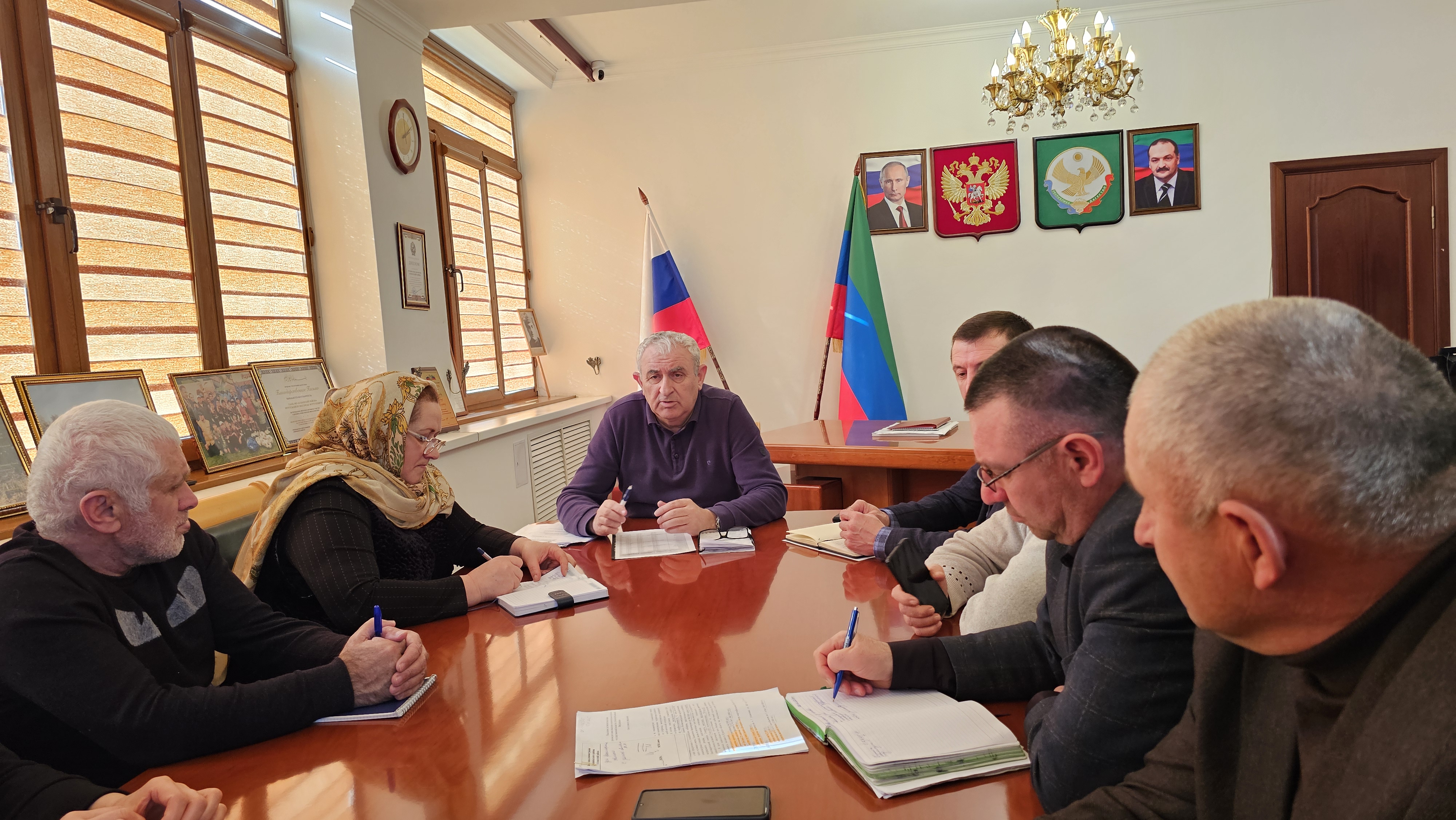 Вопросы оказания гумпомощи Курской области обсудили в Ахвахском районе