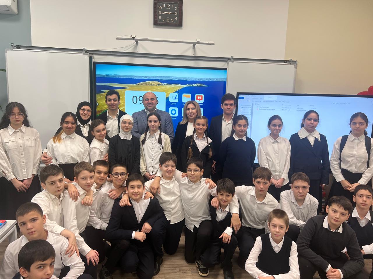 Сажид Сажидов провел патриотический урок в махачкалинском лицее №39