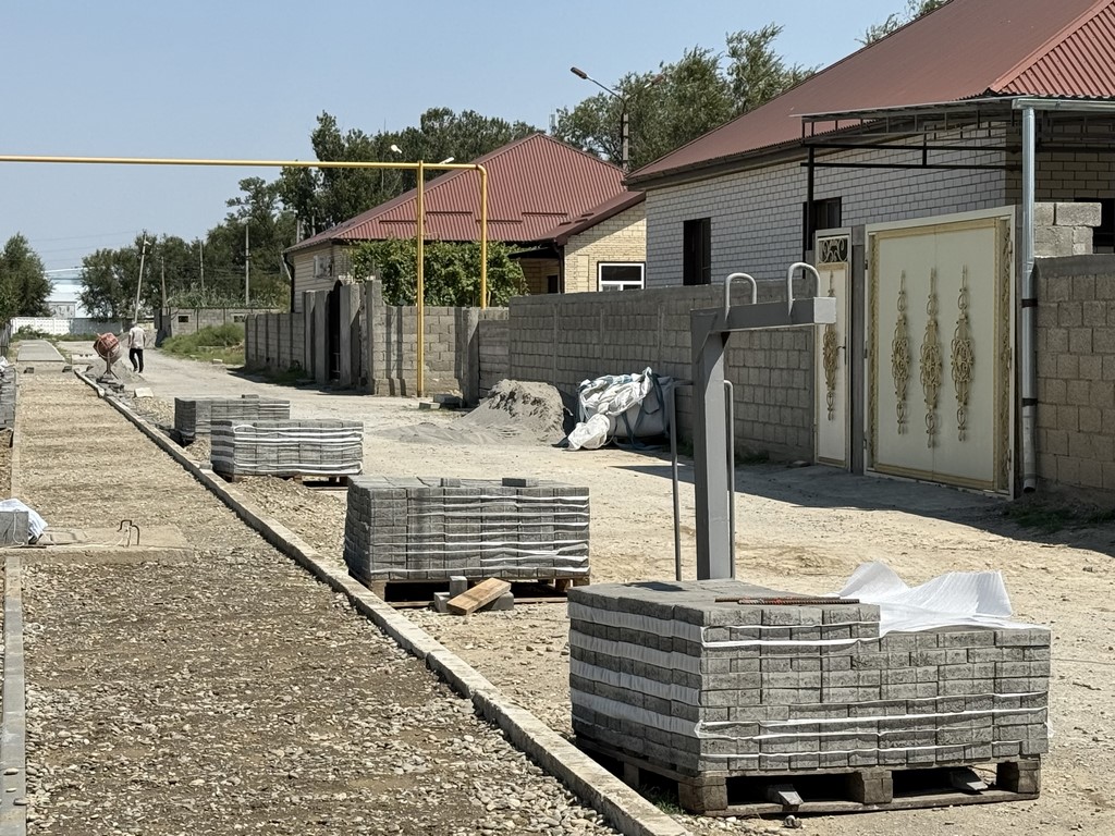 В Южно-Сухокумске продолжается работа по обновлению значимых объектов городской инфраструктуры