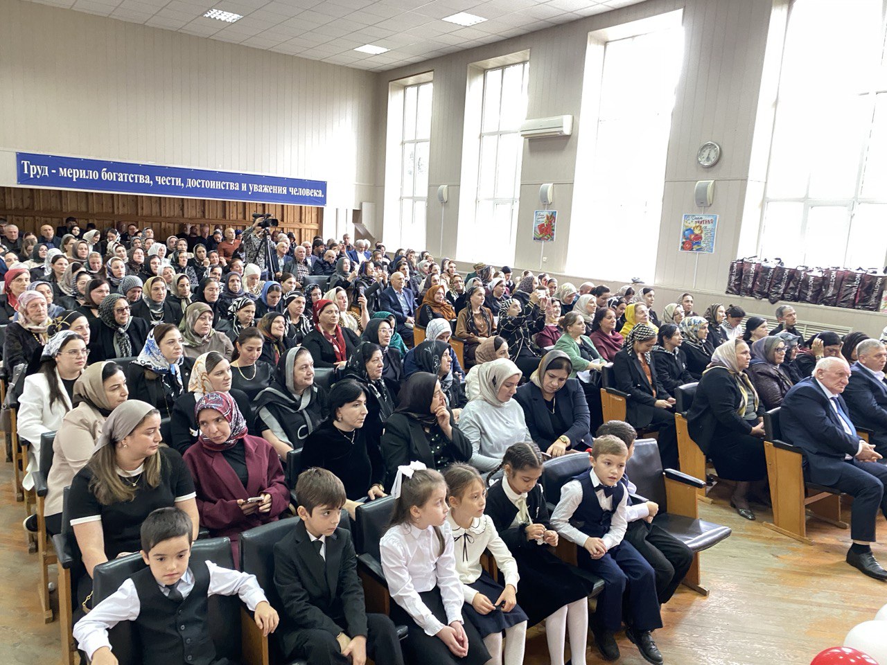 Учителей Карабудахкентского района поздравили с наступающим профессиональным праздником