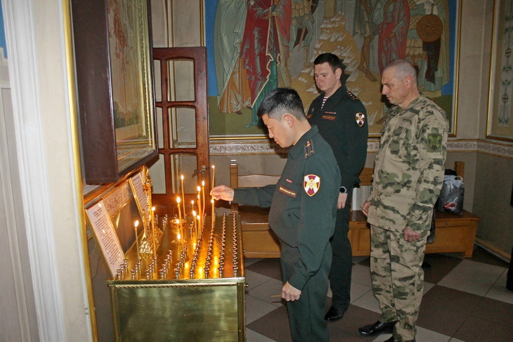 Росгвардейцы приняли участие в праздничном молебне в Дагестане