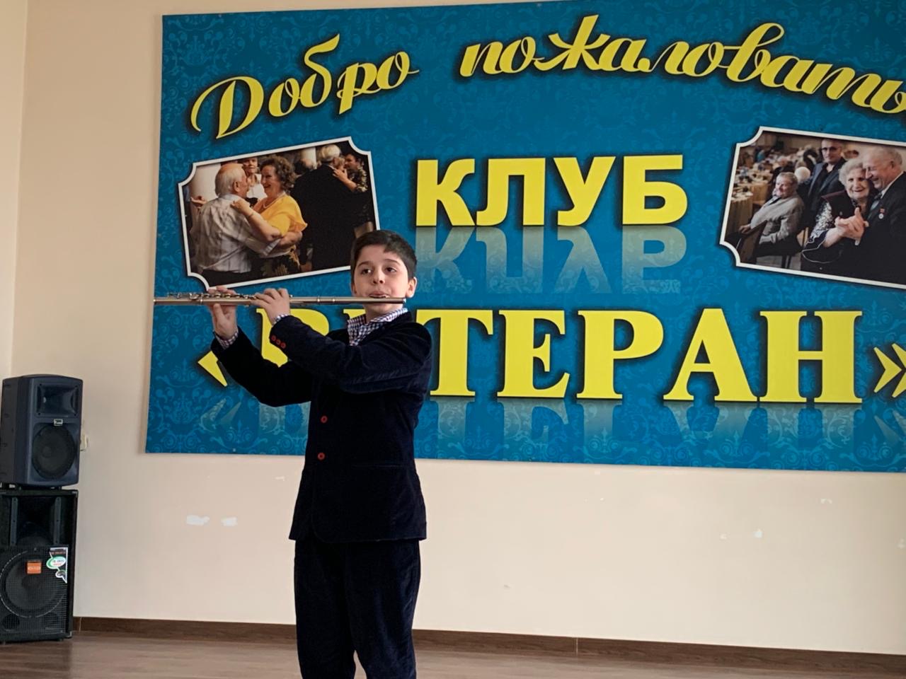 Росреестр Дагестана передал новогодние подарки постояльцам Дома престарелых