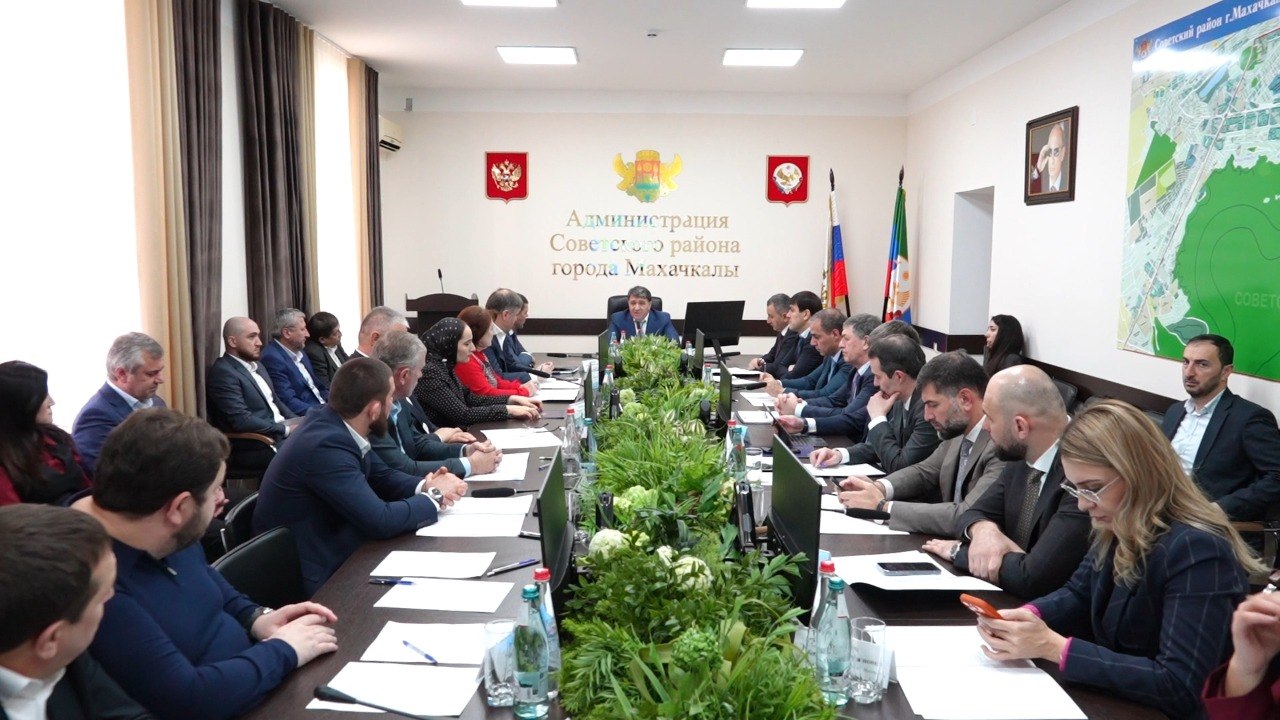 Глава Махачкалы посетил с рабочим визитом администрацию Советского района