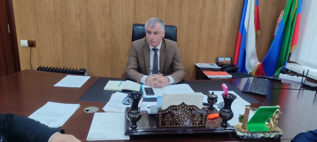 Глава Тляратинского района Мурад Рамазанов провел очередное еженедельное аппаратное совещание