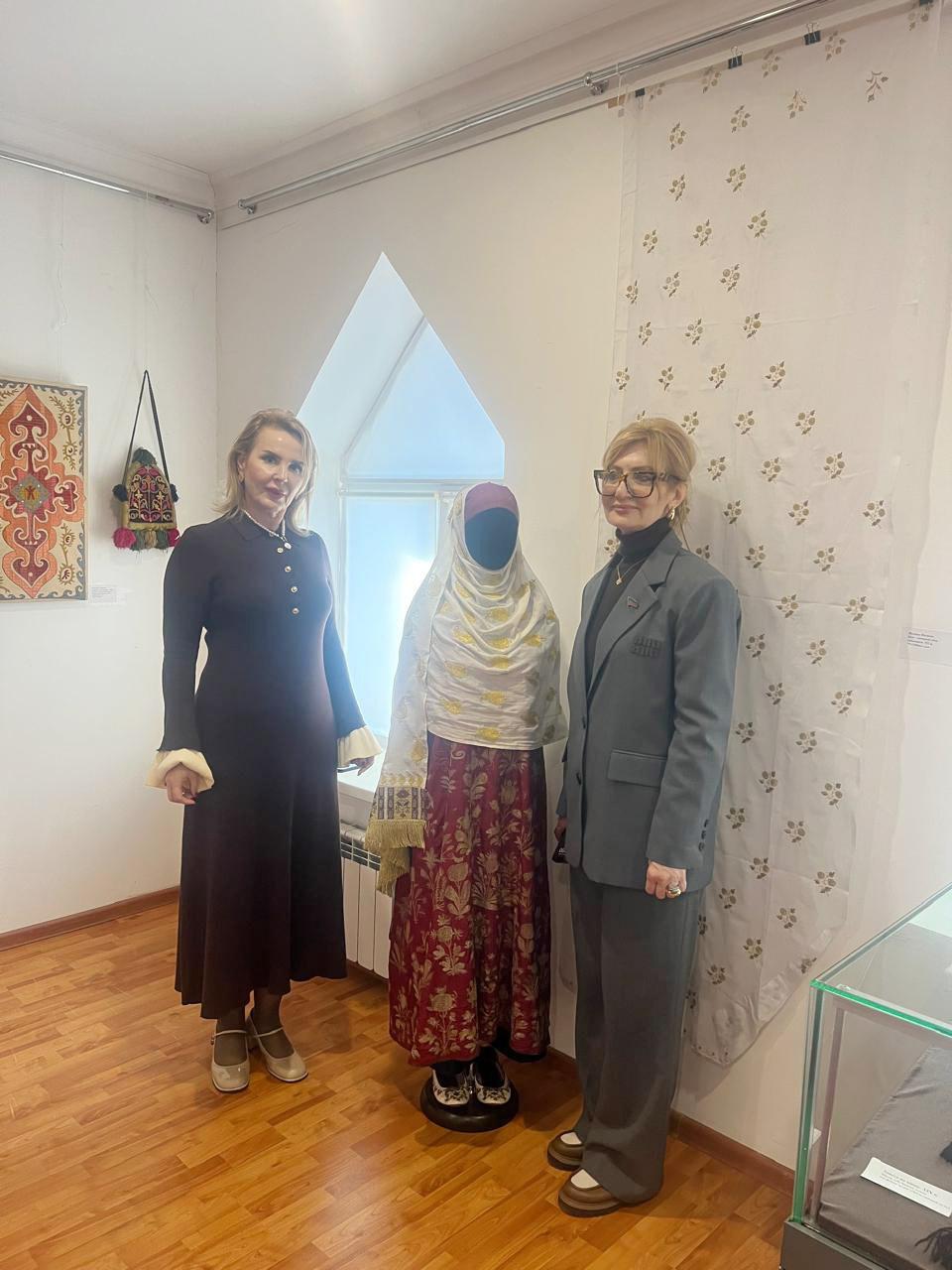 Депутаты парламента Дагестана посетили выставку республиканских умельцев