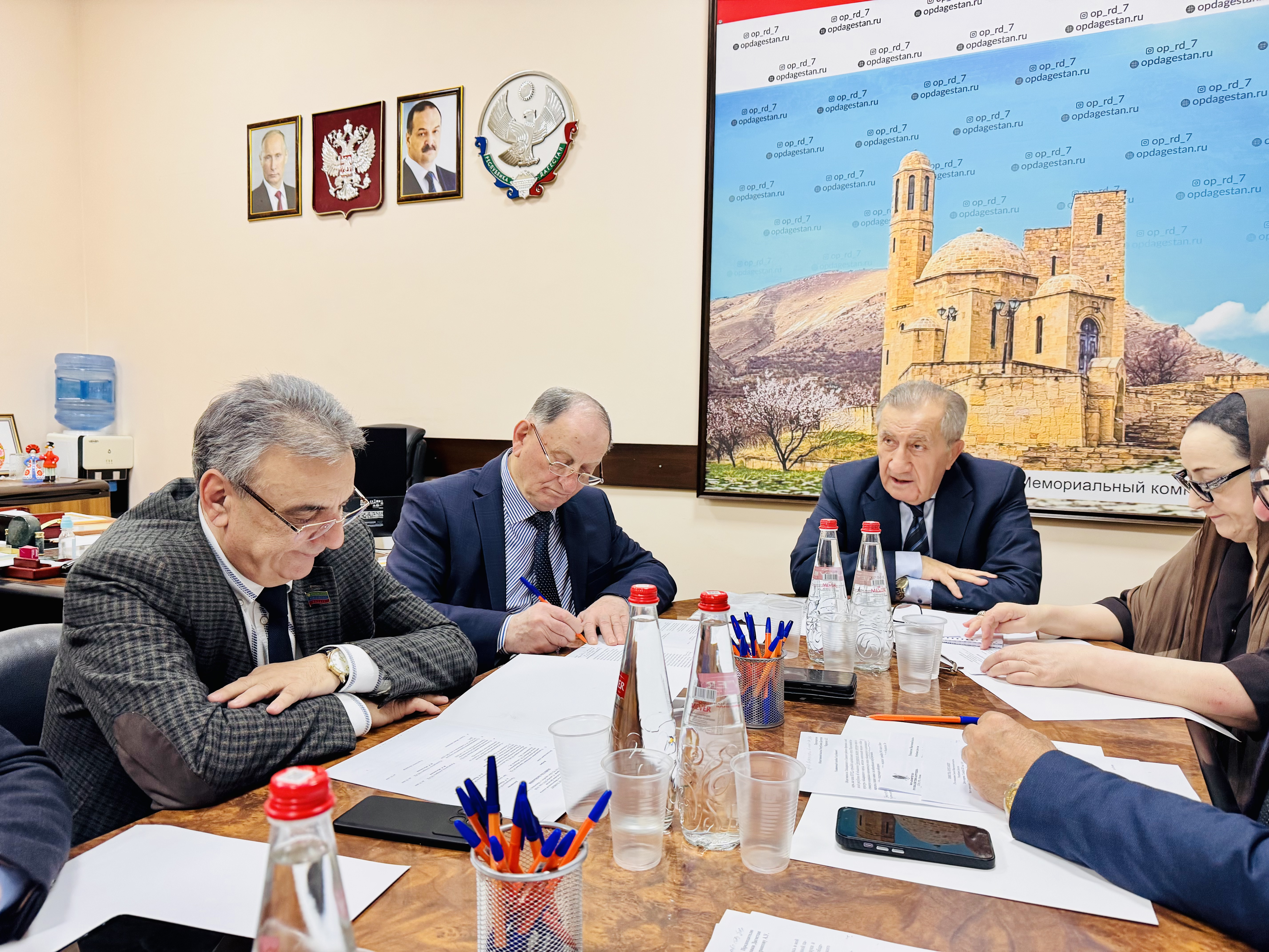 В Общественной палате Дагестана подвели итоги года и наградили общественников