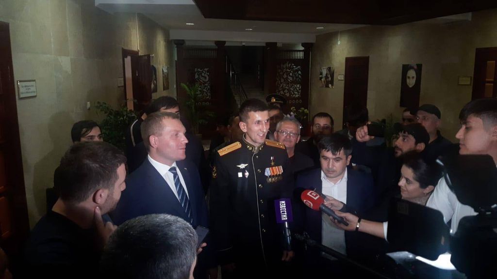 Глава Табасаранского района поздравил Героя России Руслана Курбанова с днем рождения