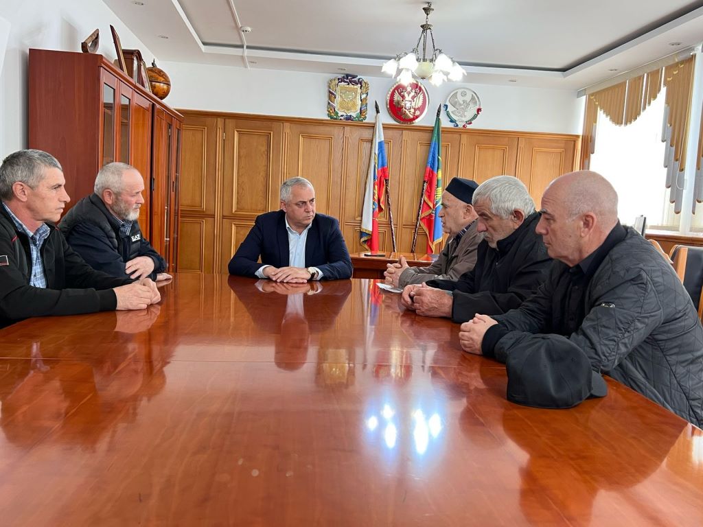 Глава Гергебильского района провел личный прием граждан