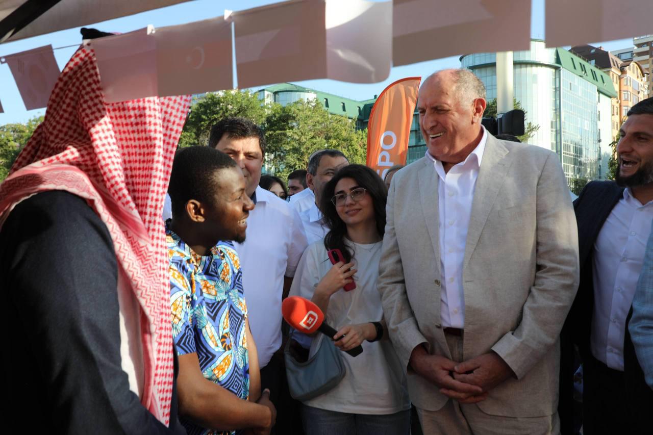 Студенты-иностранцы ДГУ приняли участие в фестивале ко Дню молодежи