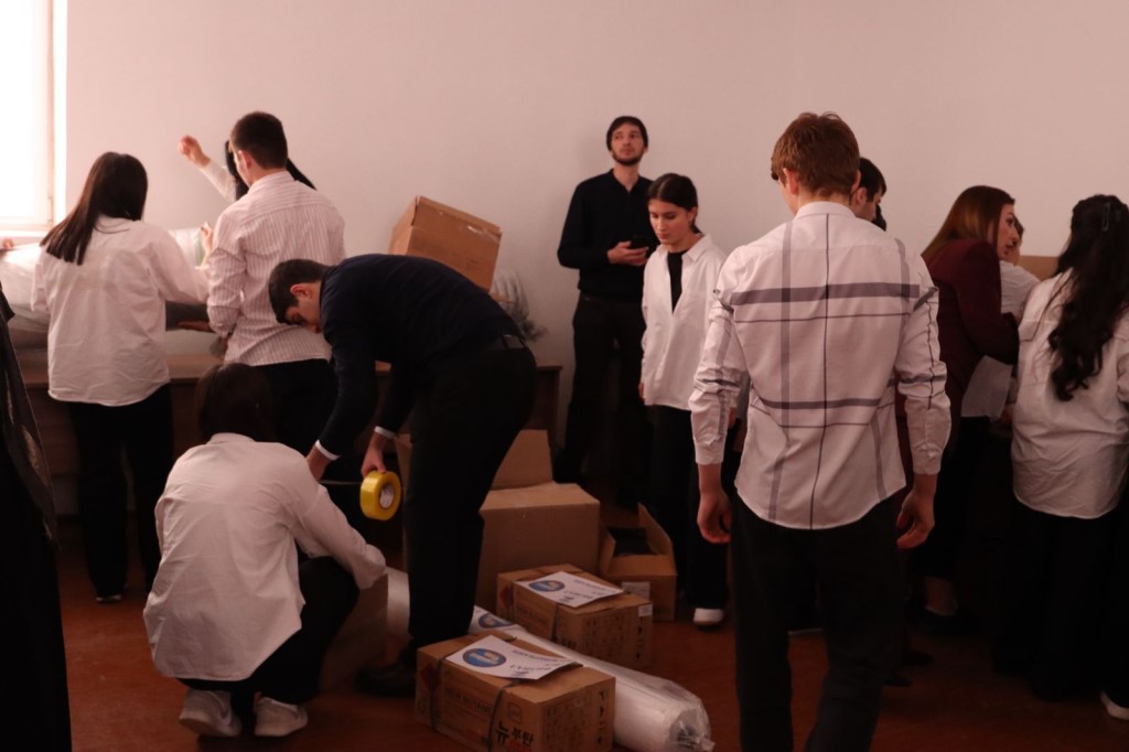 В Избербашском филиале ДГУ прошел мастер-класс по плетению маскировочных сетей