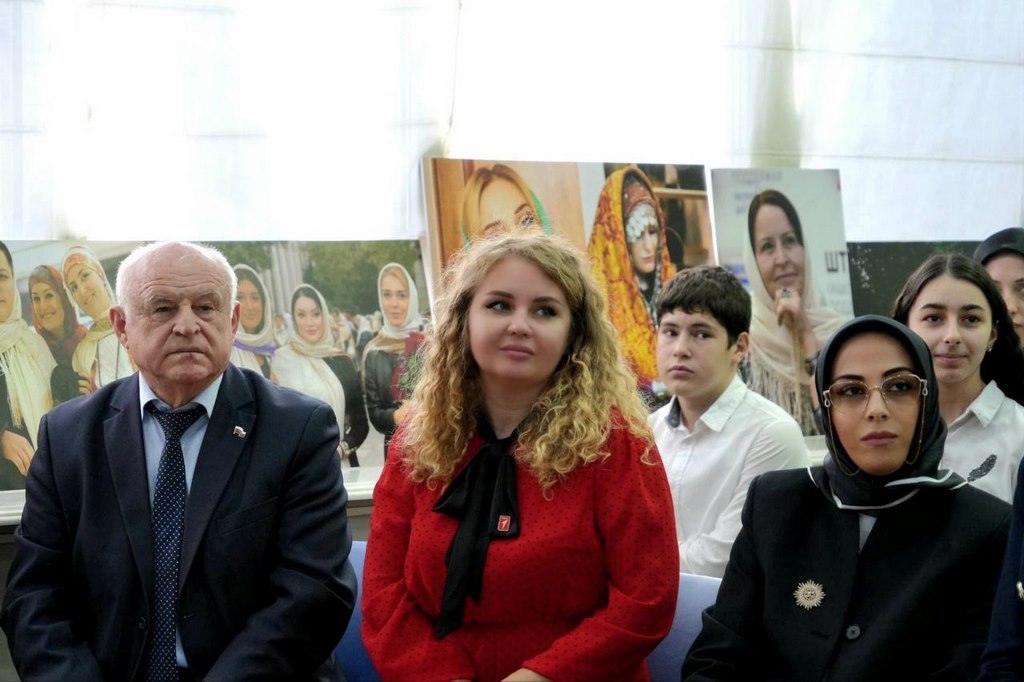 Активистам «Движения Первых» вручили паспорта в Штабе общественной поддержки РД