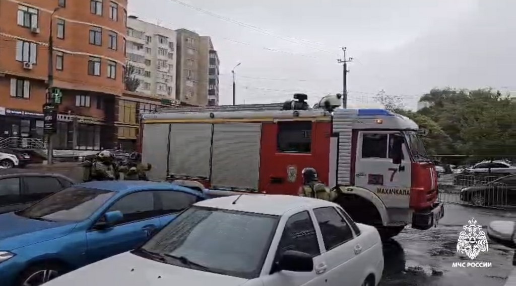 Пожарные ликвидировали условное возгорание на территории ТЦ «Дагснаб»