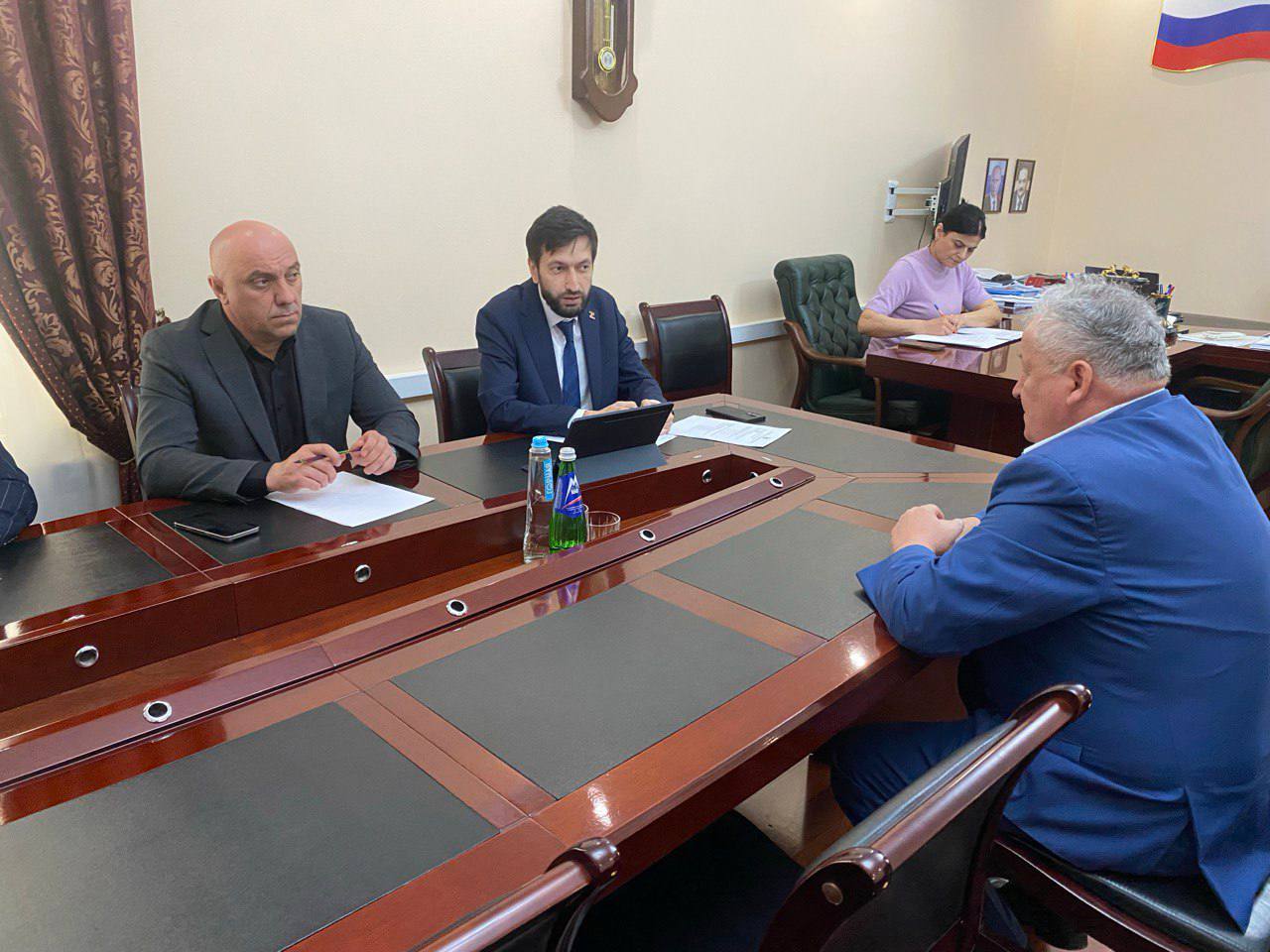 Руководитель Дагинформа провел выездной прием граждан в администрации Сергокалинского района