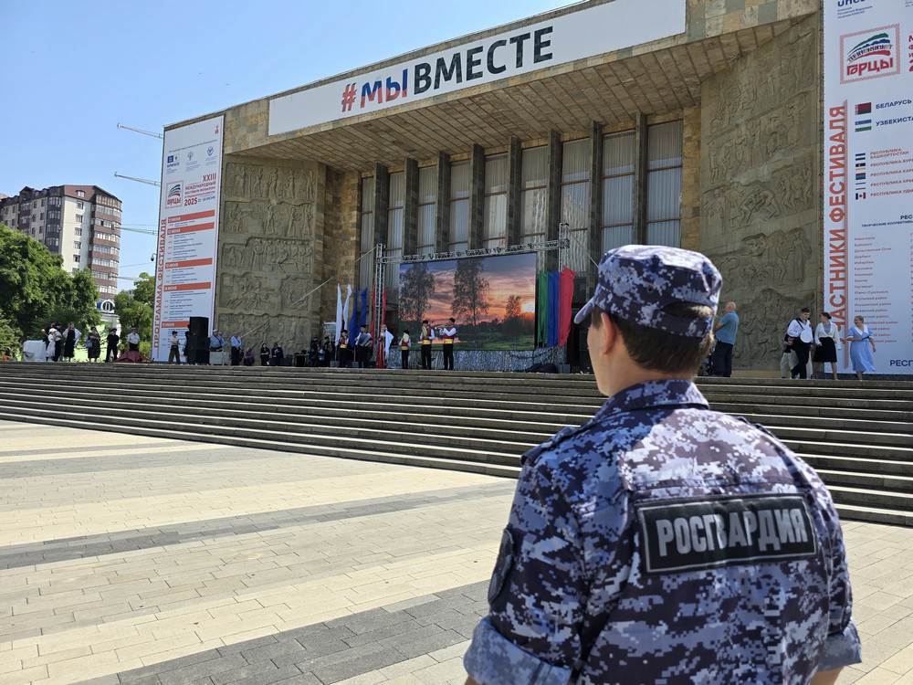 В Дагестане росгвардейцы обеспечили охрану граждан в День России