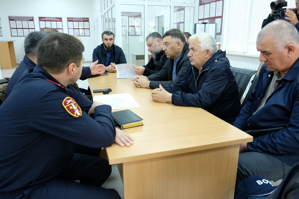 Вопросы безопасности в период майских праздников в Дагестане обсудили в ЦЛРР Росгвардии