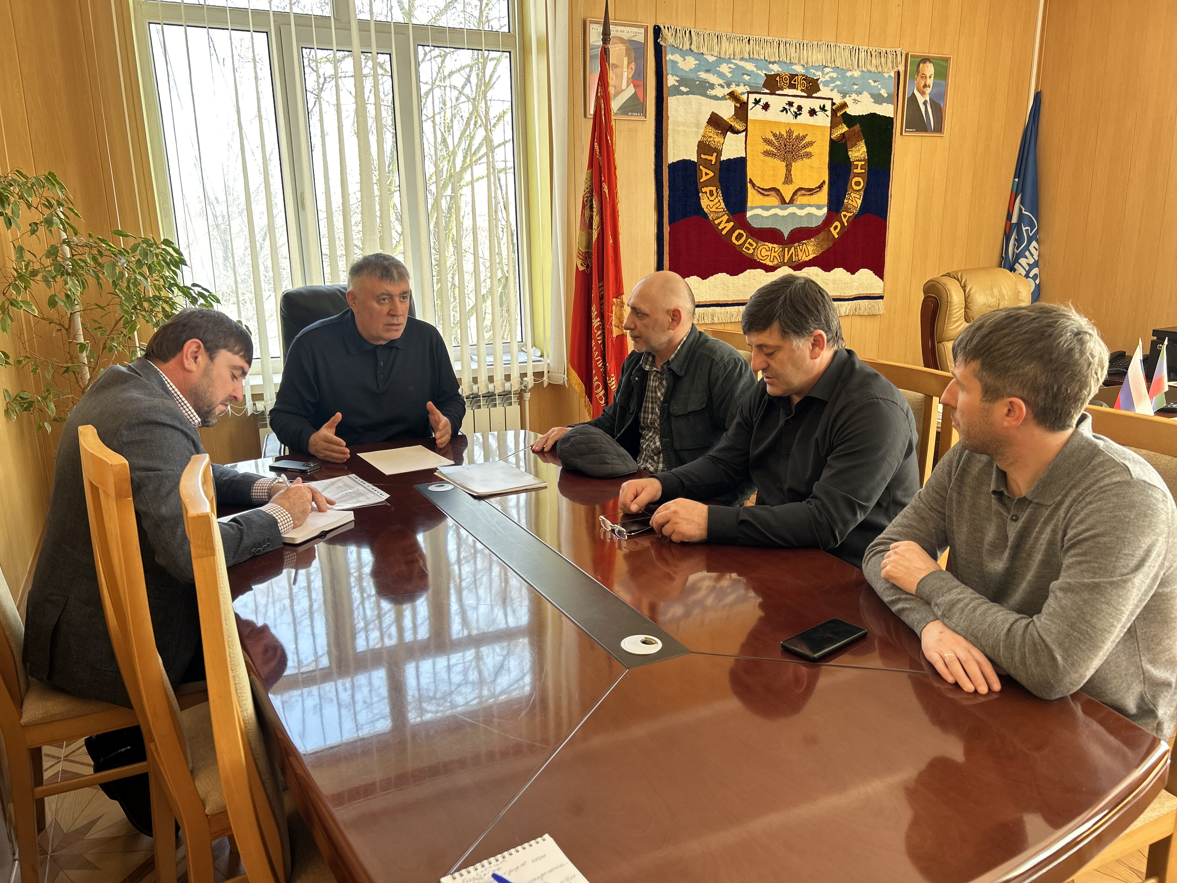 Магомед Шапиев провел выездной прием граждан в Тарумовском районе