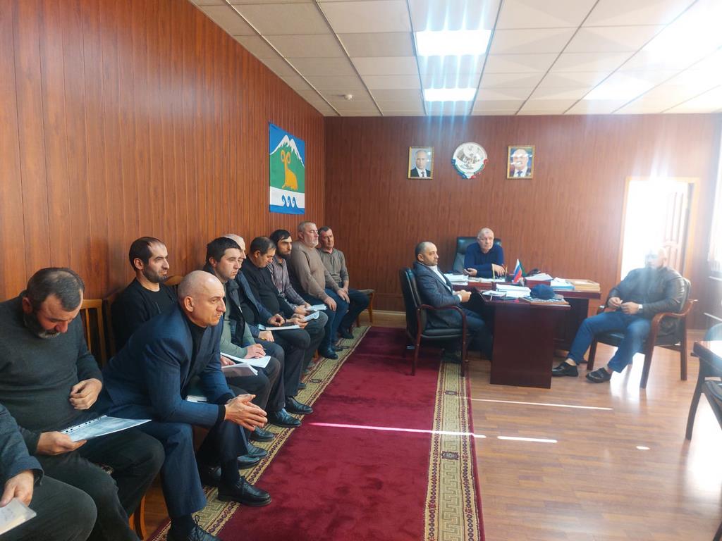 В Курахском районе обсудили вопросы сбора налогов и осеннего призыва