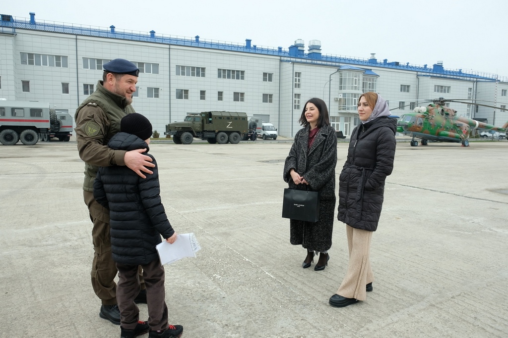 В Дагестане росгвардейцы исполнили мечту онкобольного мальчика