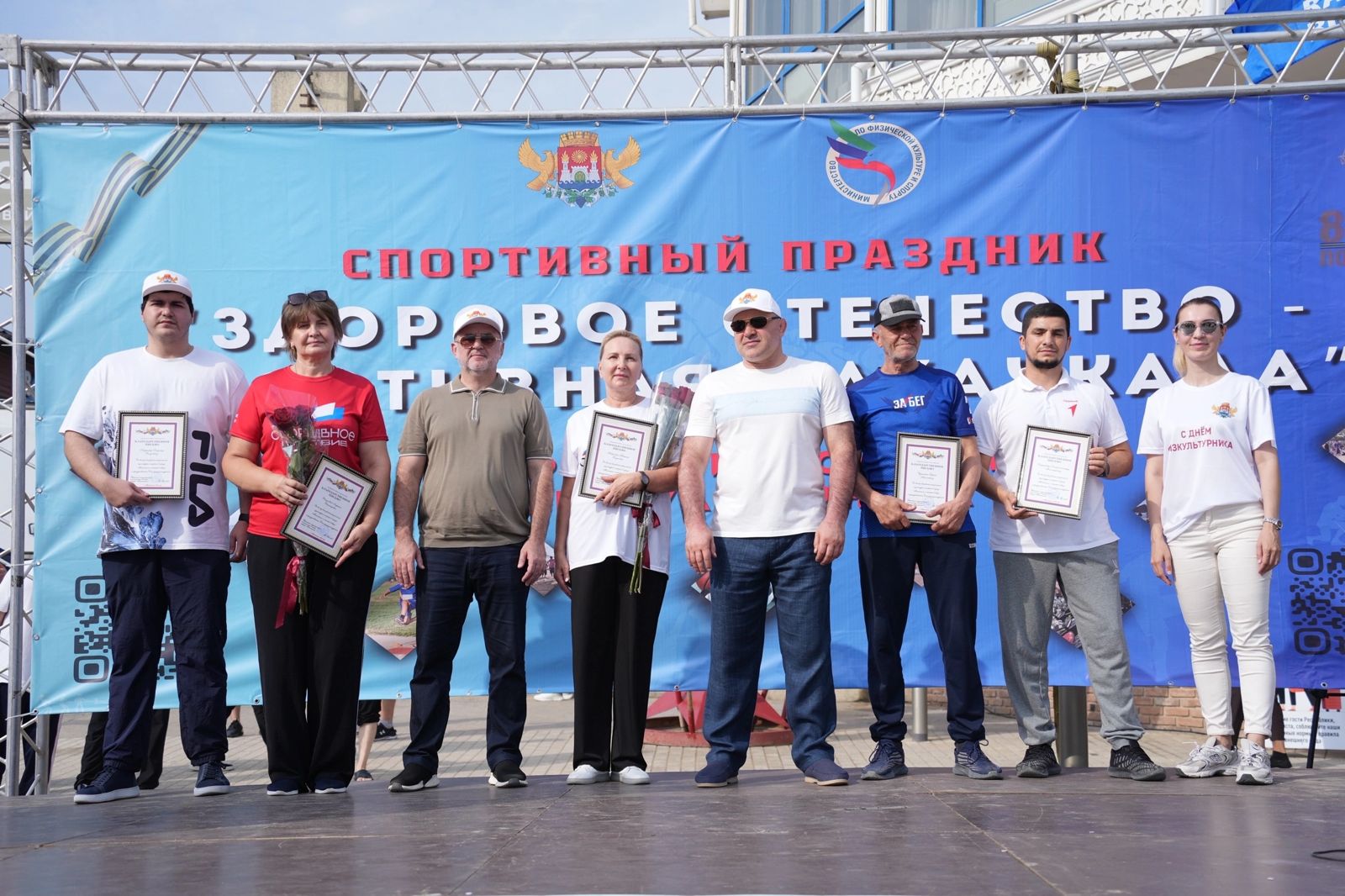 Министр спорта Дагестана наградил педагогов ДГУ